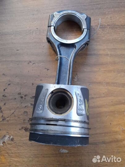 Поршень с шатуном Mercedes OM651