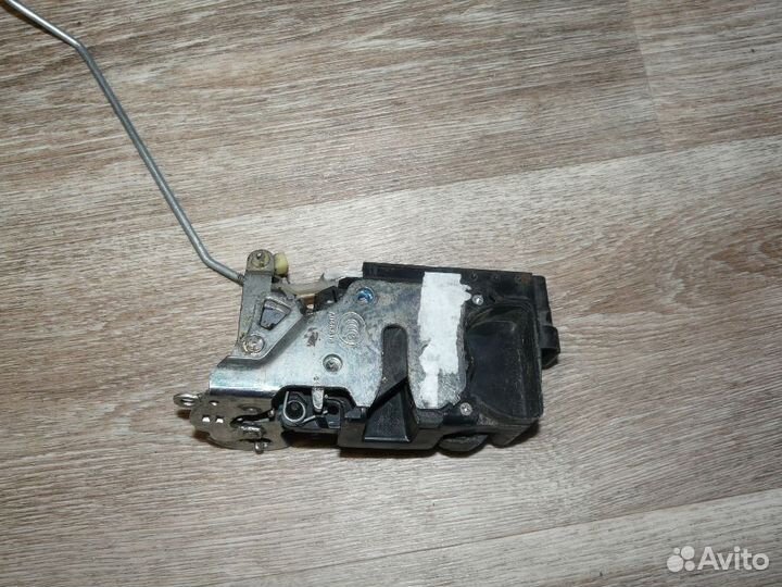 Замок двери передней левой Chevrolet Aveo T250