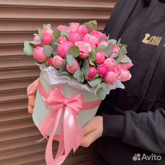 Букет пион роз в шляпной коробке (К 001)