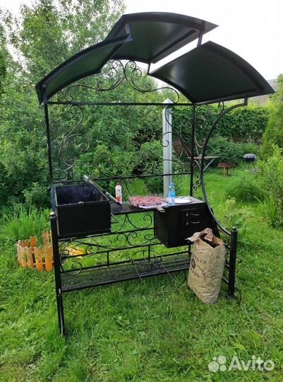 Мангал с крышей