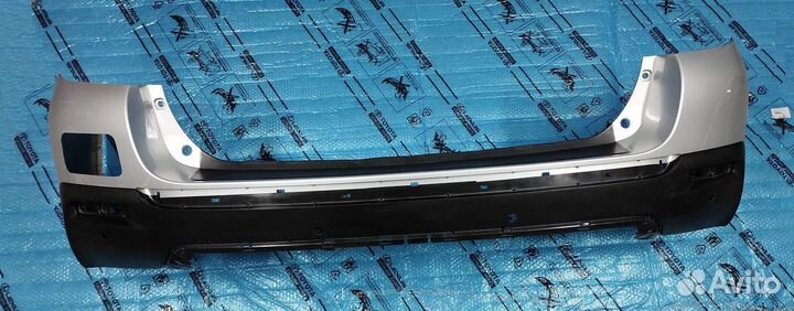 Задний бампер Тойота Хайлендер серебро 2010-2013