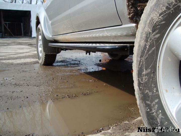 Силовые пороги Nissan Navara D40 3 точки крепления