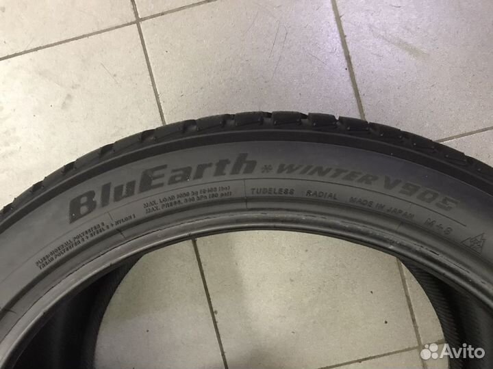 Yokohama BluEarth Winter V905 315/35 R21