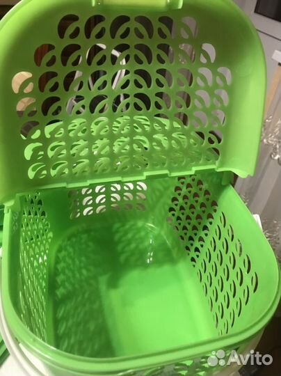 Набор посуды для пикника в корзине