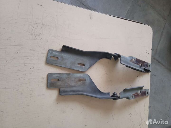 Петля капота Ford Taurus 1 Форд Таурус 1