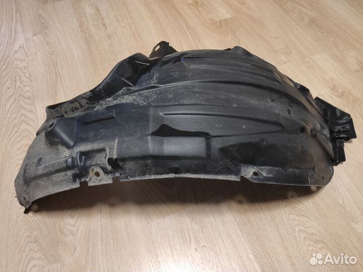 Передний левый подкрылок Mazda 3 BK (половина)