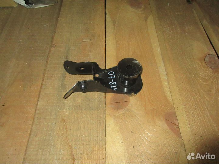 Кронштейн усилителя бампера переднего opel Meriva