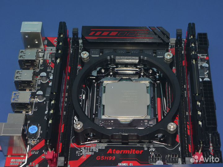 Материнская плата с процессором и памятью