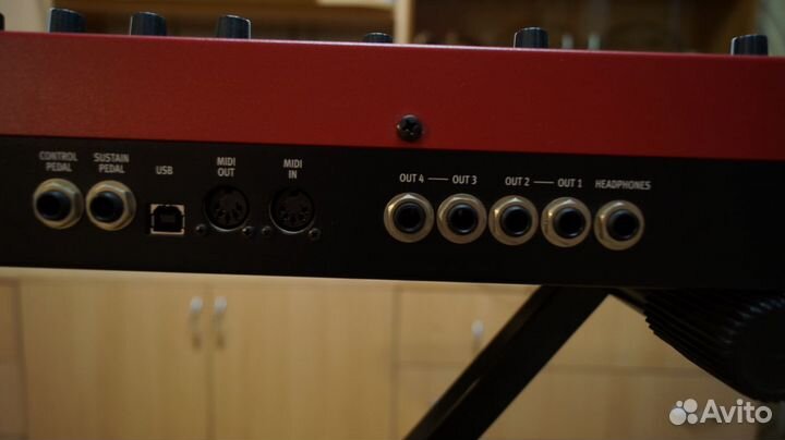 Синтезатор Clavia Nord Lead 4