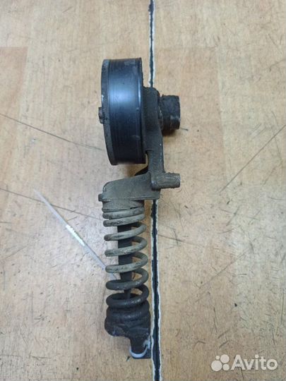 Натяжной ролик приводного ремня Opel Corsa D