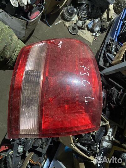 Фонарь задний левый Toyota Ipsum 2001