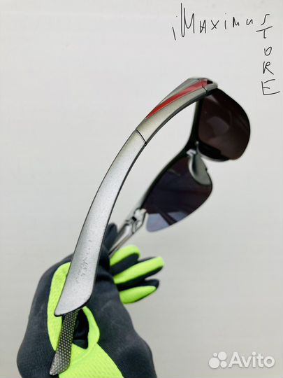 Солнцезащитные очки в спортивном стиле