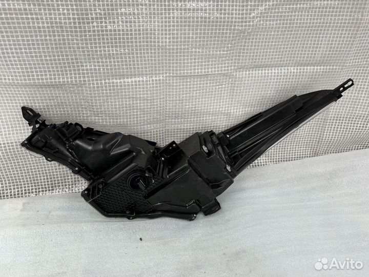 Фара правая Toyota C-HR 2016 81110F4170