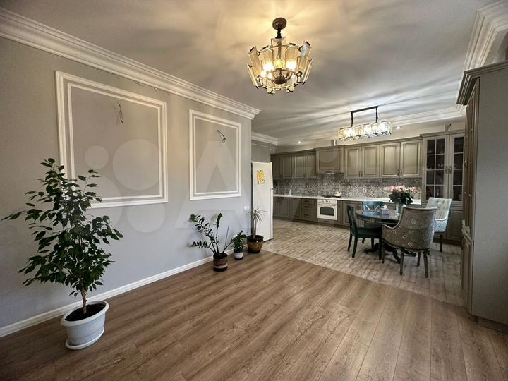 2-к. квартира, 120 м², 1/10 эт.