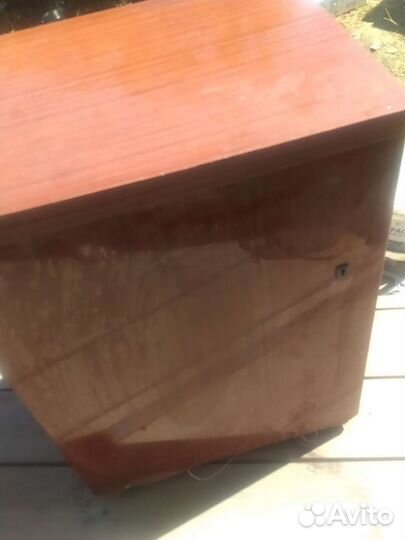 Машинка швейная электрическая с тумбой