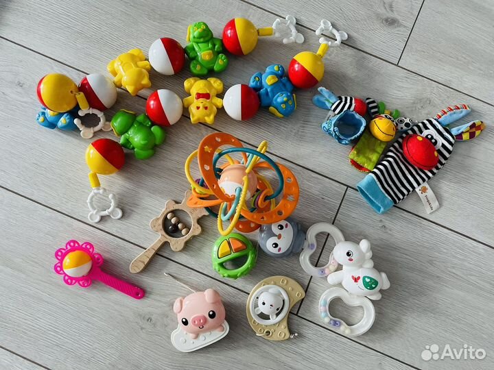 Развивающие игрушки для малышей пакетом