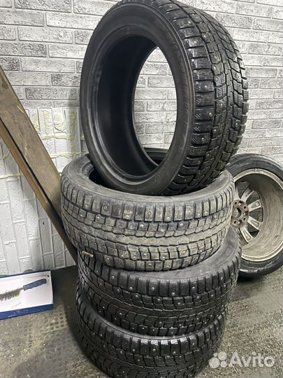 Dunlop SP Winter Ice 01 235/45 R17