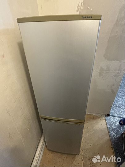 Холодильник Samsung узкий