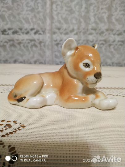 Статуэтка львенок