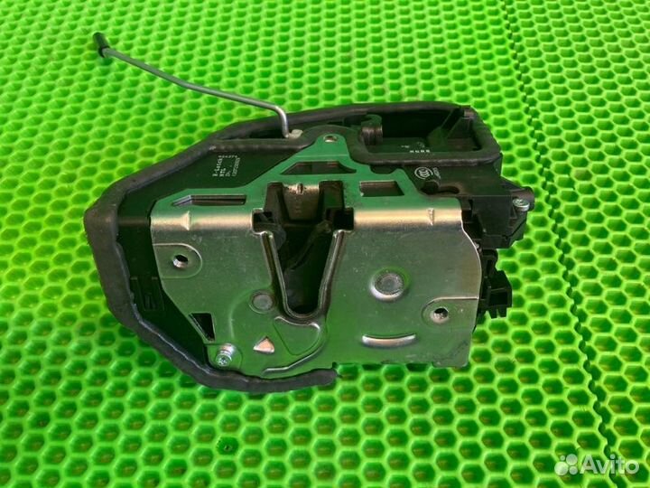 Замок боковой двери задний левый Bmw X1 E84