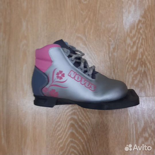 Ботинки лыжные, фирмы novus