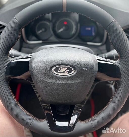 Накладка на руль vesta черная глянец