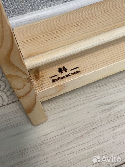 Полка для книг монтессори