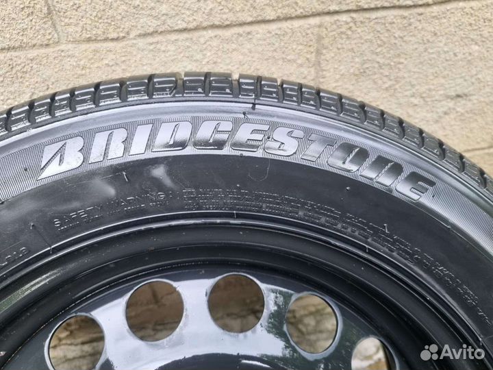 Bridgestone Blizzak Ice 215/55 R16