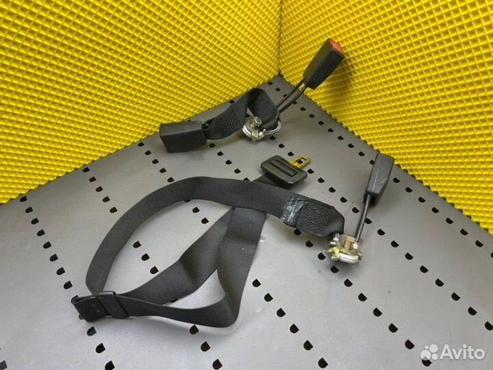 Ремень безопасности задний Mercedes-Benz E-Class