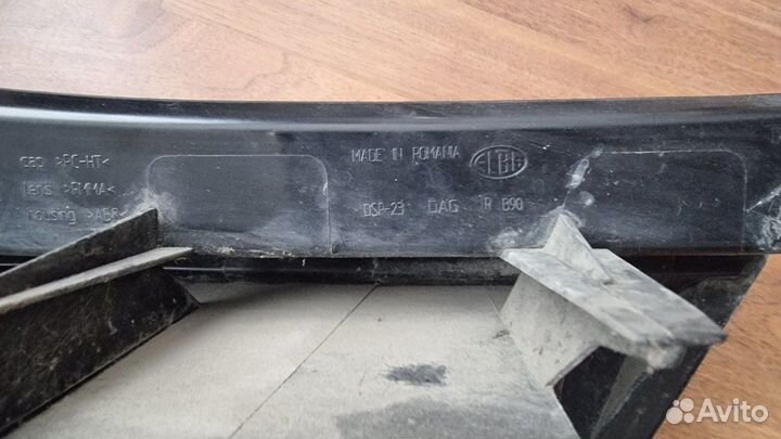 Фонарь задний правый renault sandero 1 скол