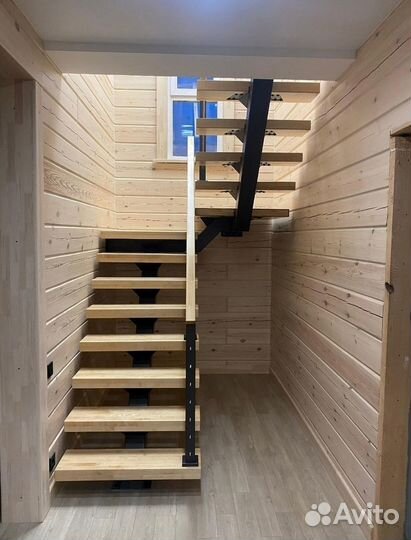 Лестница на металлическом каркасе