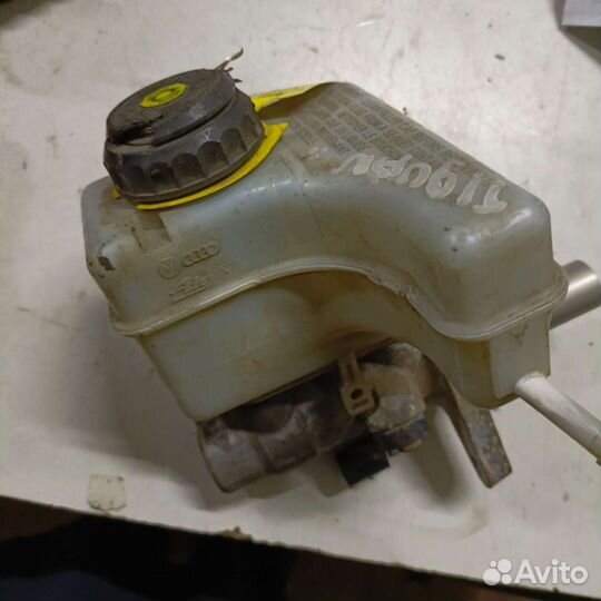 Главный тормозной цилиндр Volkswagen Tiguan