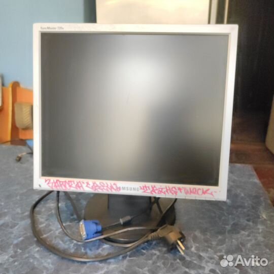 Монитор Samsung syncmaster720n
