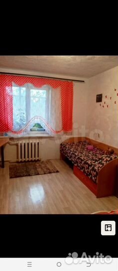 Стол письменный,шкаф и две кровати с матрасами