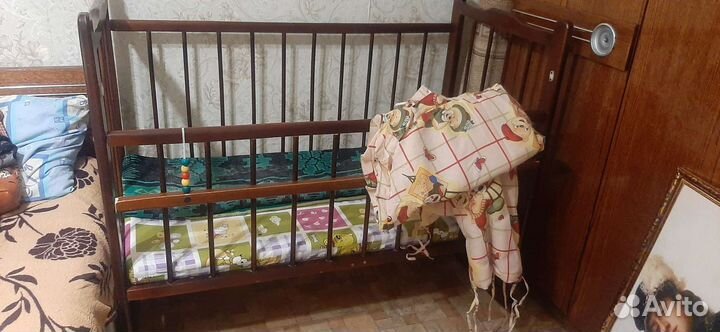 Кроватка с маятником