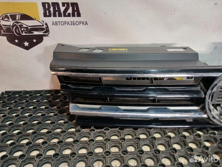 Решетка радиатора Volkswagen Tiguan