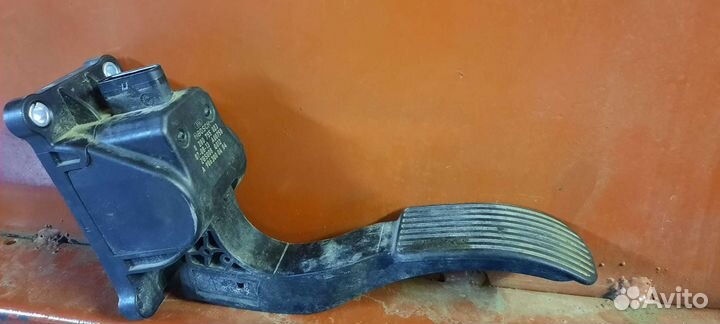 Педаль газа на VolkswagenCrafter