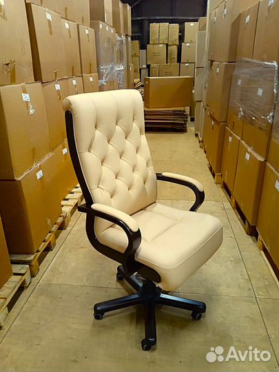 Офисное кресло до 200 кг кожа кремовая
