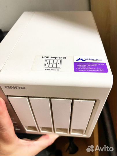 Сетевое хранилище qnap D4 белый
