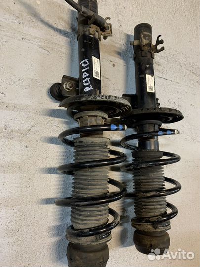 Амортизатор передний Skoda Rapid