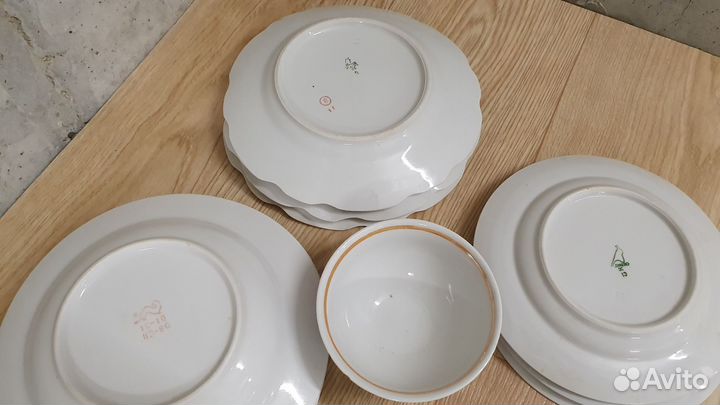 Кастрюля, сковорода, тарелки, ложки, вилки, посуда