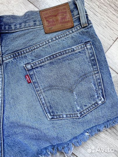 Женские шорты levis