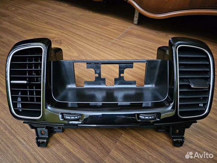 Дефлектор воздушный центральный Mercedes-Benz