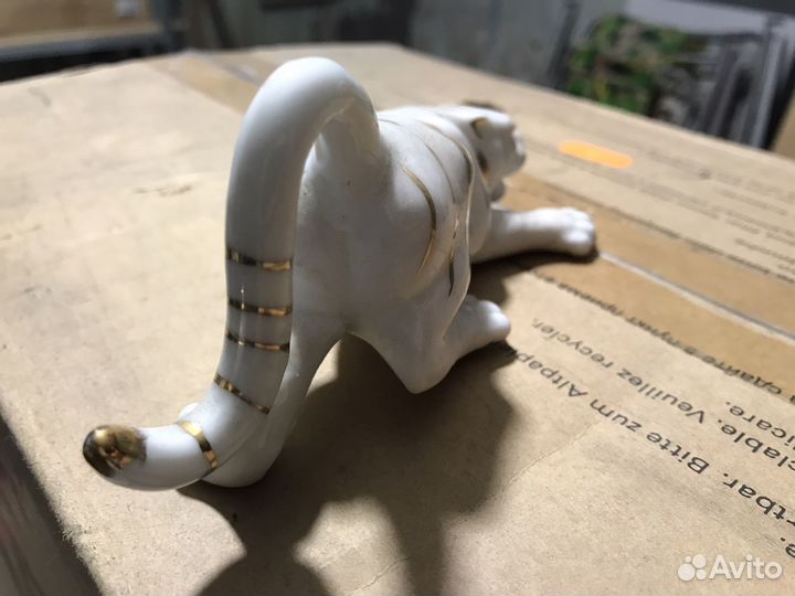 Фарфоровая статуэтка тирг