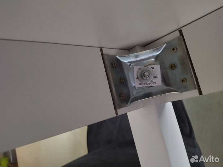 Кухонный стол стеклянный