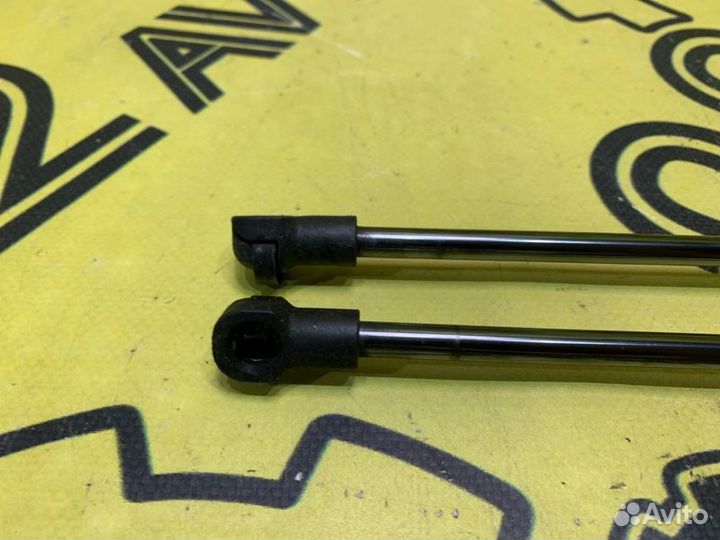 Амортизатор багажника Nissan Tiida C11 HR15DE 2009