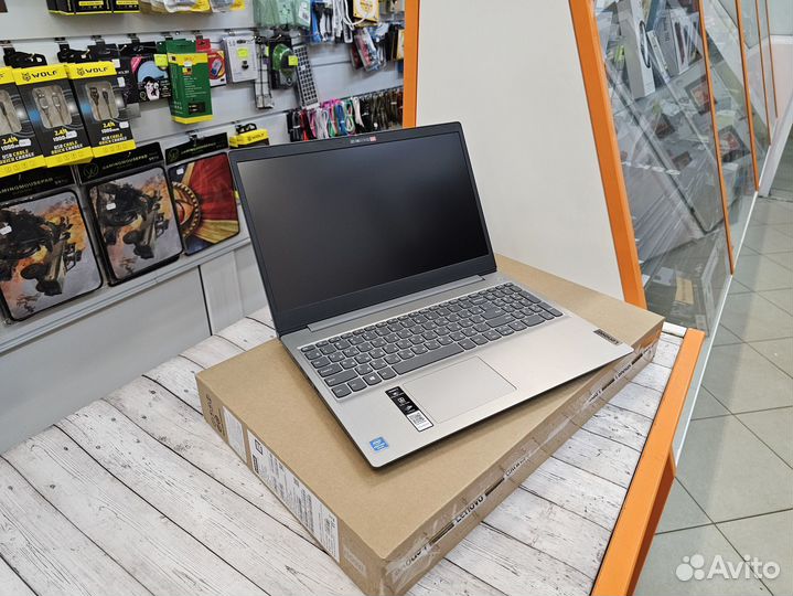 Новый ноутбук Lenovo 15.6 IPS\4 ядра\8+256