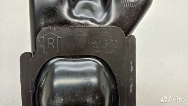 Кронштейн балки задний правый Skoda Octavia A7