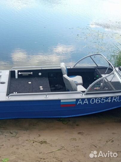 Лодка с мотором