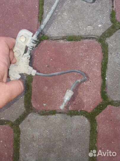 Тормозная трубка перед прав короткая Prado 150